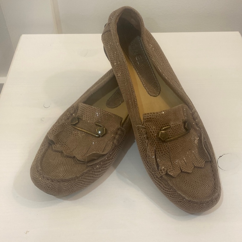 EUC Vaneli Shiny Snake Skin Loafer Brown